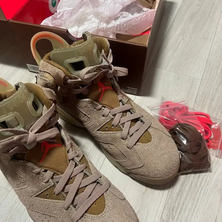 [BUNJANG] Nike Air Jordan 6 Travis Scott British Khaki Sneakers / 나이키 에어조던6 트래비스 스캇 브리티쉬 카키 신발
