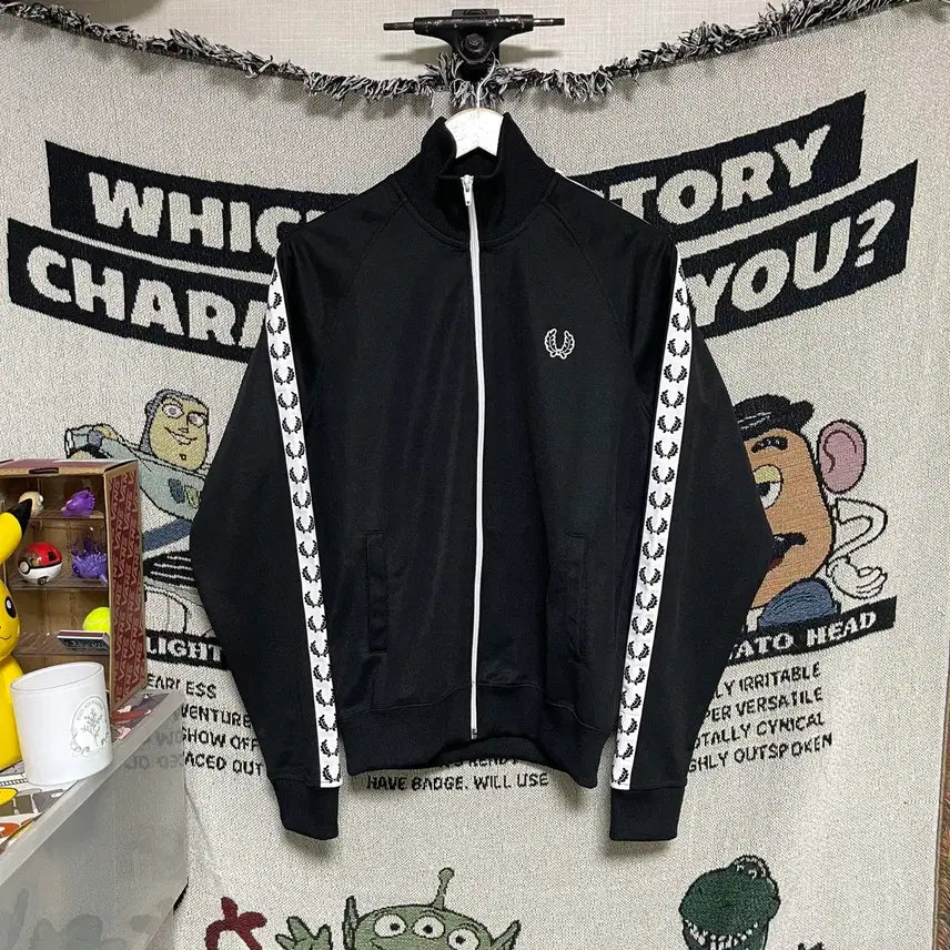 [SOLD OUT] 프레디페리 테이프 트랙탑 집업 S