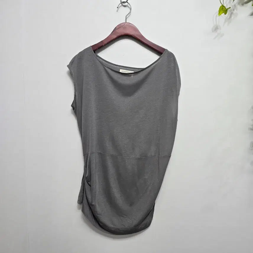 [SOLD OUT] 모노크롬 언발란스 민소매