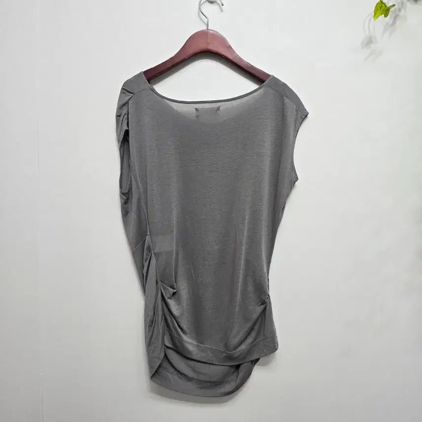 [SOLD OUT] 모노크롬 언발란스 민소매