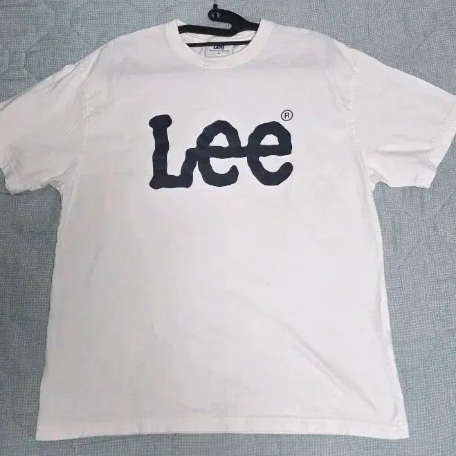 [SOLD OUT] LEE 반팔티 화이트 S (사용감있음)