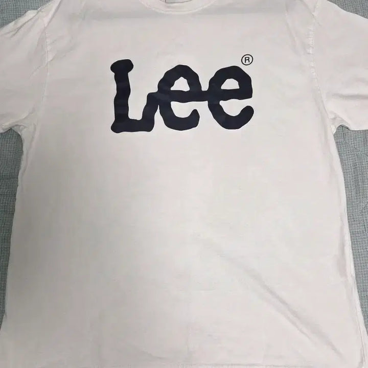 [SOLD OUT] LEE 반팔티 화이트 S (사용감있음)