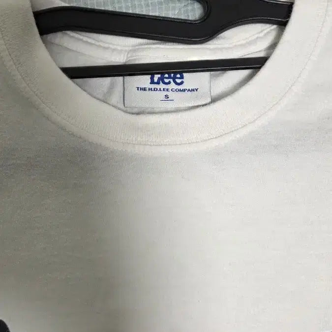 [SOLD OUT] LEE 반팔티 화이트 S (사용감있음)