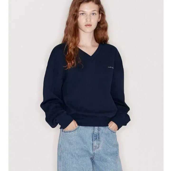 [BUNJANG] Avie Muah V-Neck Navy Long Sleeve T-Shirt / Avie muah  V넥 네이비티\새제품