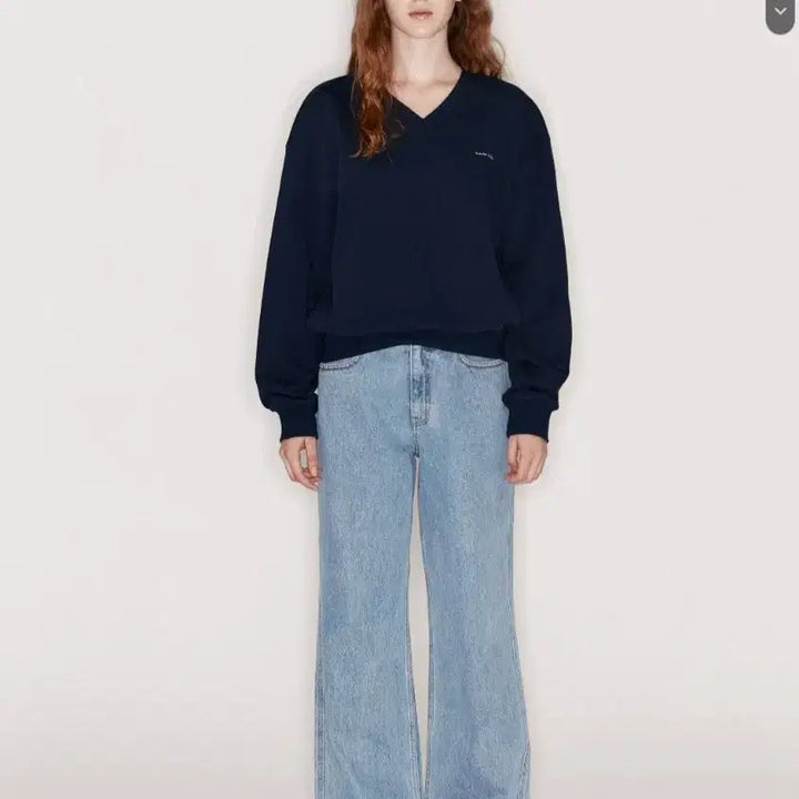 [BUNJANG] Avie Muah V-Neck Navy Long Sleeve T-Shirt / Avie muah  V넥 네이비티\새제품