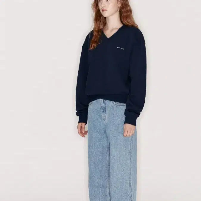[BUNJANG] Avie Muah V-Neck Navy Long Sleeve T-Shirt / Avie muah  V넥 네이비티\새제품