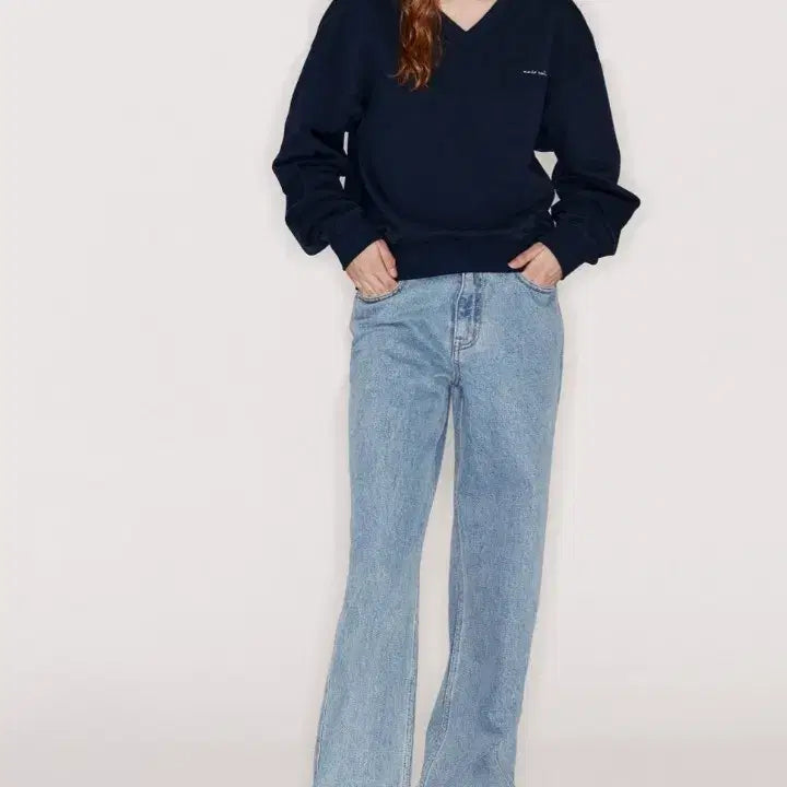 [BUNJANG] Avie Muah V-Neck Navy Long Sleeve T-Shirt / Avie muah  V넥 네이비티\새제품