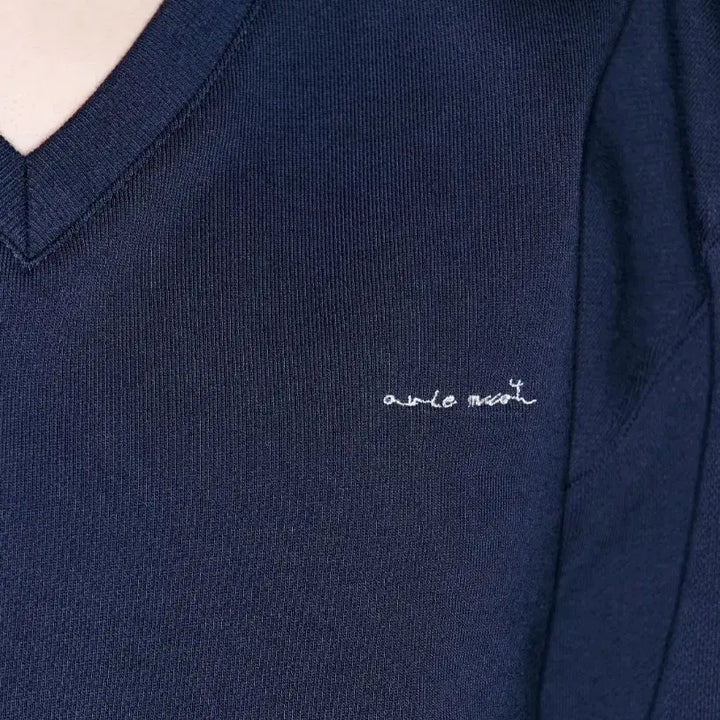[BUNJANG] Avie Muah V-Neck Navy Long Sleeve T-Shirt / Avie muah  V넥 네이비티\새제품