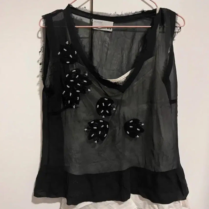 [BUNJANG] RUTZOU Vintage Black Floral Embellished Sheer Blouse Top / RUTZOU 빈티지 블랙 플라워 장식 시스루 블라우스 탑