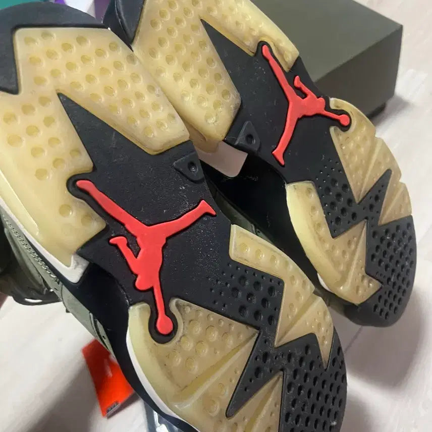 [BUNJANG] Jordan 6 Travis Scott Olive Sneakers / 나이키 조던 6 트래비스 스캇 올리브 260