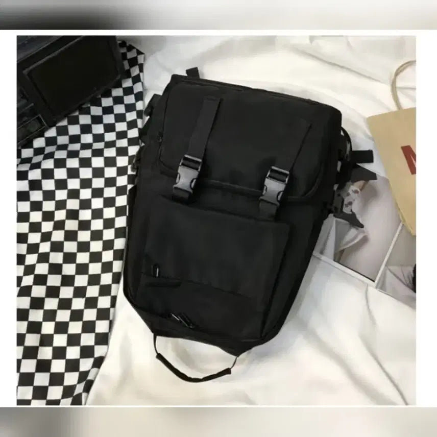 [SOLD OUT] P5 A급 남성 깔끔한 디자인의 블랙 백팩 판매해요