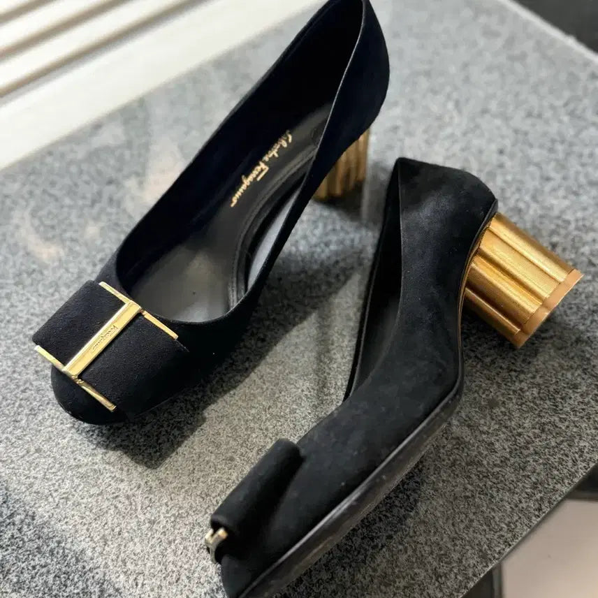 [BUNJANG] Salvatore Ferragamo Elinda Black Suede Pumps / 페라가모 엘린다 블랙 스웨이드 펌프스 245