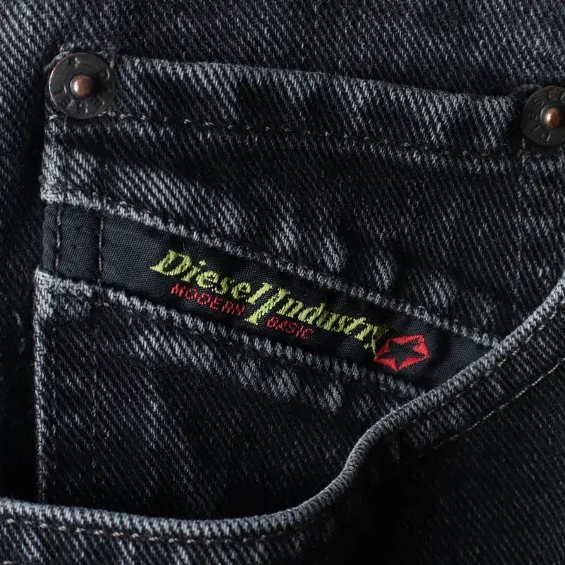 [BUNJANG] Diesel Straight Fit Black Denim Jeans / (XL) 디젤 청바지 데님 흑청 일자핏 이태리-255D