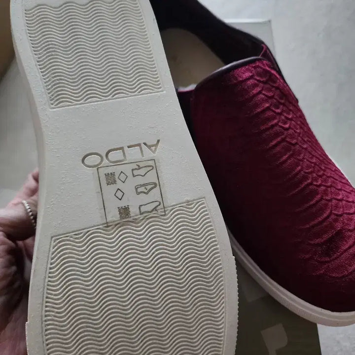 [BUNJANG] ALDO Burgundy Slip-on Sneakers / 알도 버건디 슬립온 스니커즈 250 새상품