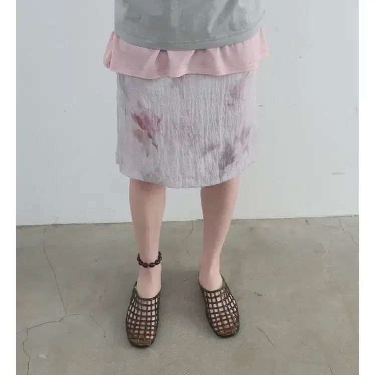 [SOLD OUT] 낫띵에브리띵 SILKY FLORAL MIDI SKIRT IN GREY
