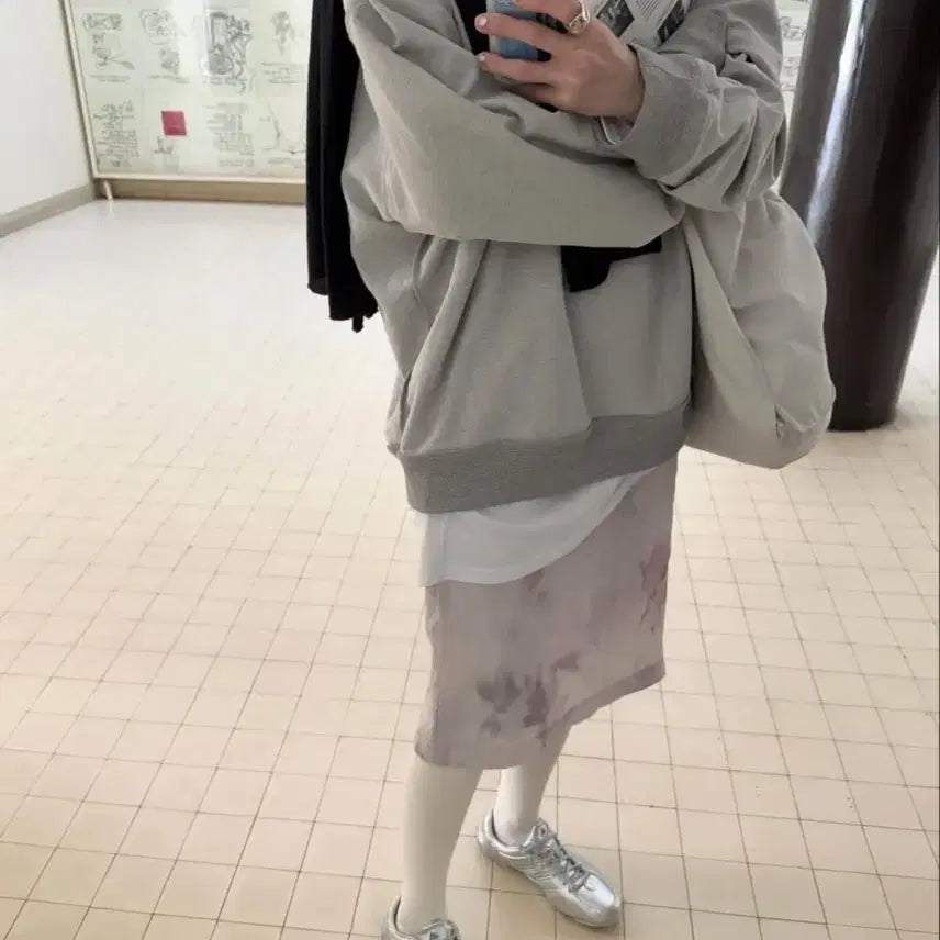 [SOLD OUT] 낫띵에브리띵 SILKY FLORAL MIDI SKIRT IN GREY