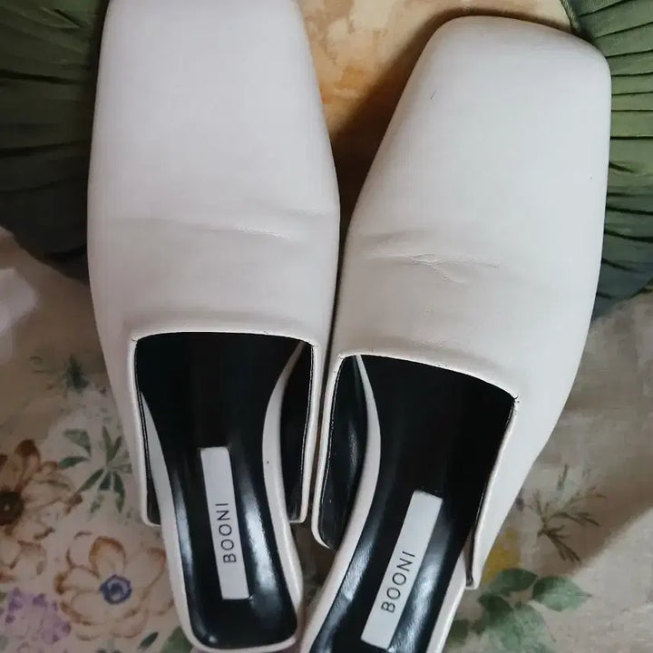 [SOLD OUT] BOONI 화이트 가죽 뮬 슬리퍼 245