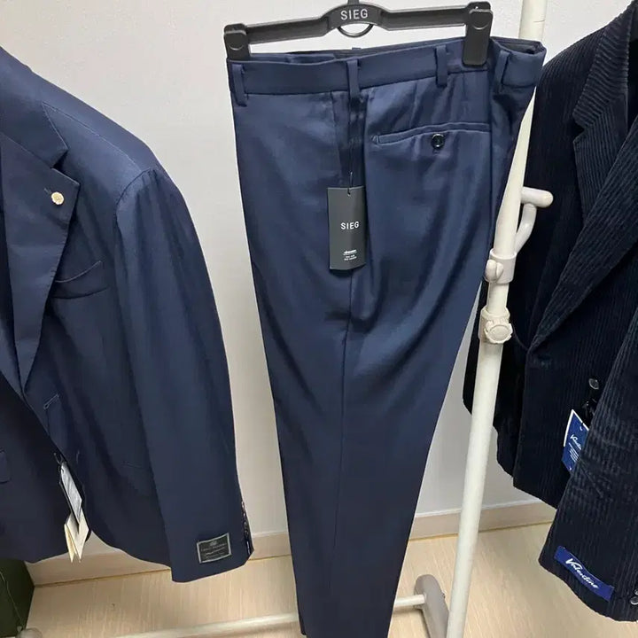 [BUNJANG] Zieg Navy Suit Set (Kiton Group Carlo Barbera Fabric) / 지이크 네이비 수트 셋업 (kiton 그룹 패밀리 원단)