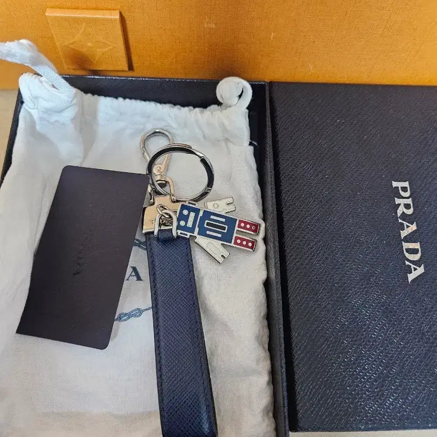 [BUNJANG] Prada Robot Keychain Navy Full Box / 정품>프라다 로봇 키링 네이비 풀박스