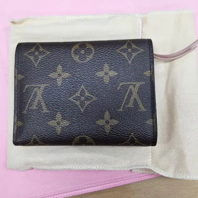 [BUNJANG] Louis Vuitton Victorine Wallet Monogram Rose Ballerine / 루이비통 빅토린 월렛 모노그램 로즈발레르 / 22년 롯데본점 구매 / 상