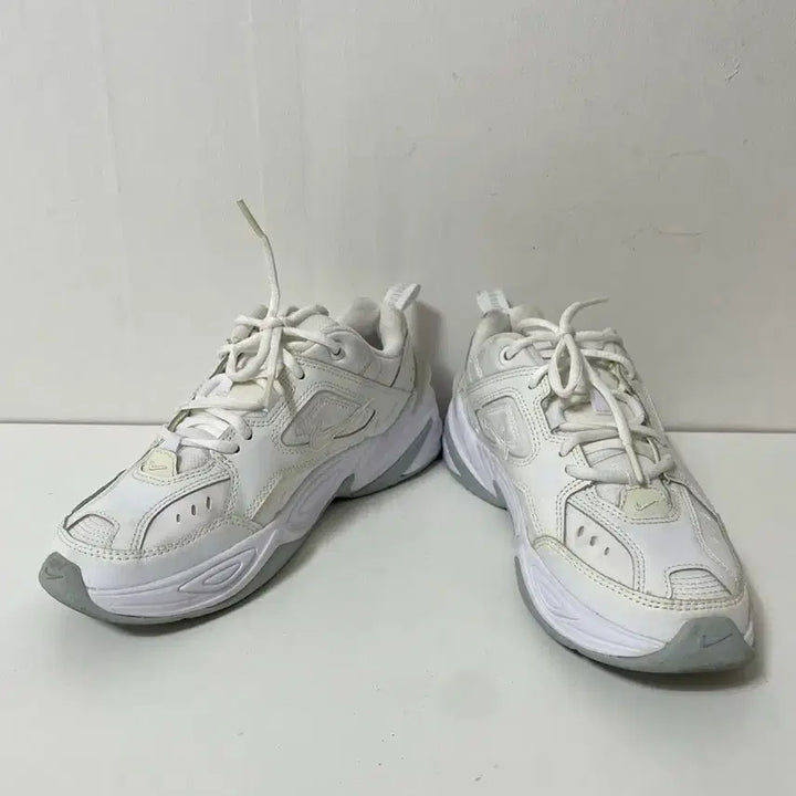 [SOLD OUT] 230 나이키 M2K 테크노 화이트 운동화 정품