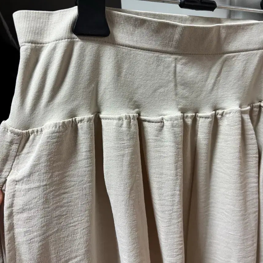 [BUNJANG] Ivory High-Waisted Semi-Wide Fit Slacks / 아이보리 하이웨스트팬츠