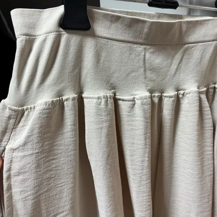 [BUNJANG] Ivory High-Waisted Semi-Wide Fit Slacks / 아이보리 하이웨스트팬츠