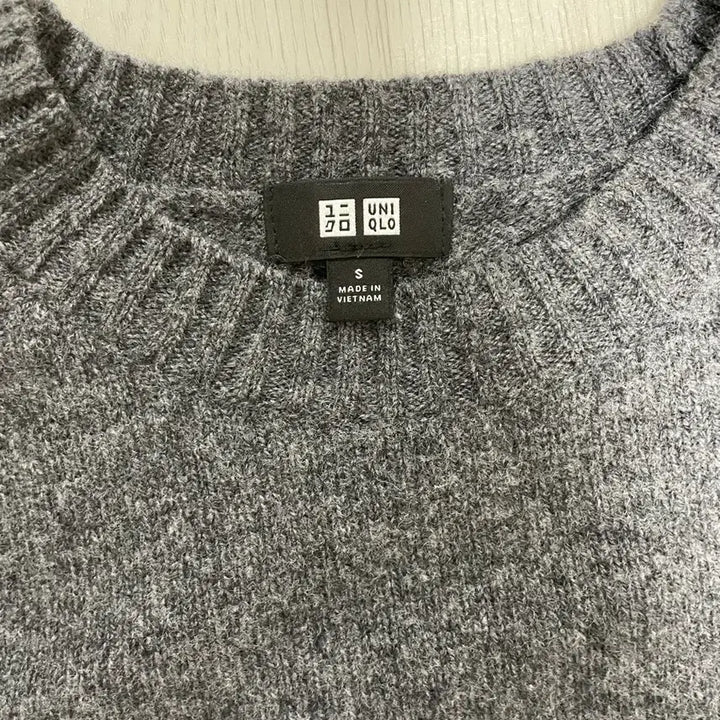 [BUNJANG] Uniqlo Gray Knit Sweater / 유니클로 회색 니트 스웨터