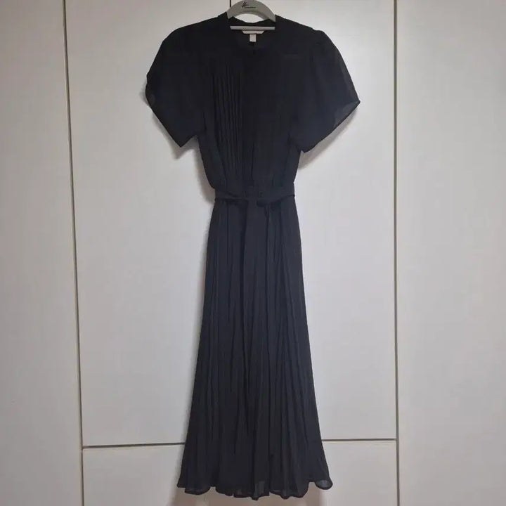 [SOLD OUT] H&amp;M 블랙 핀턱 벨티드 쉬폰 반팔 원피스