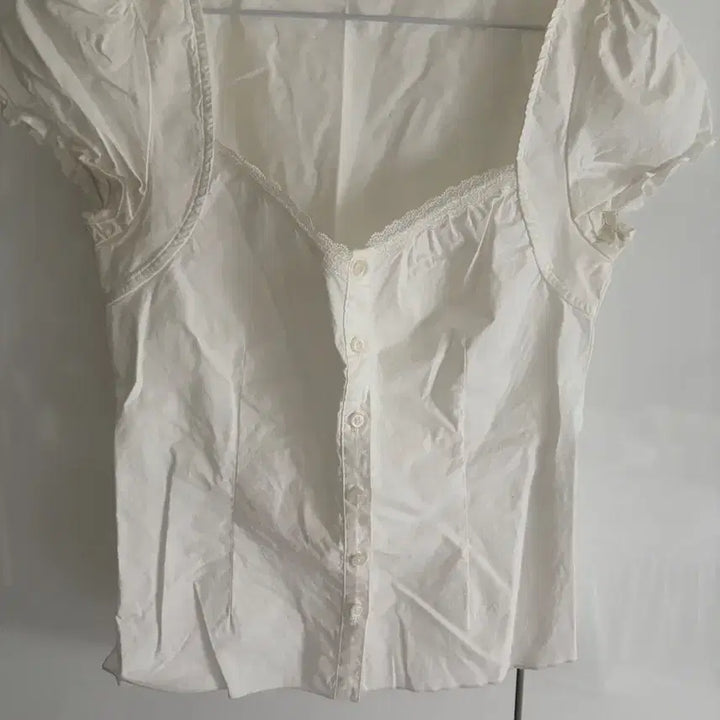 [BUNJANG] Brandy Melville Odette Lace Puff Blouse / 브랜디멜빌 ODETTE LACE TOP 퍼프 블라우스