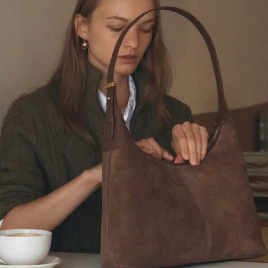 [BUNJANG] Demeriel Veneta Suede Hobo Bag / 드메리엘 베네타 스웨이드 가방