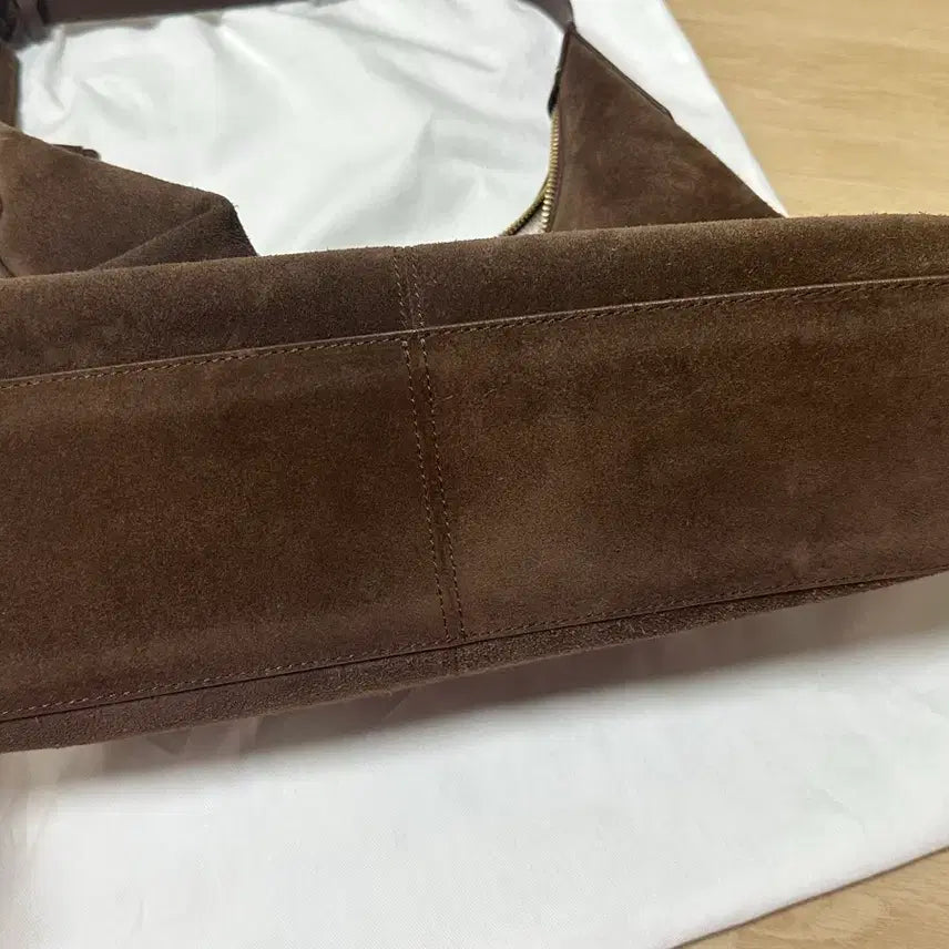[BUNJANG] Demeriel Veneta Suede Hobo Bag / 드메리엘 베네타 스웨이드 가방