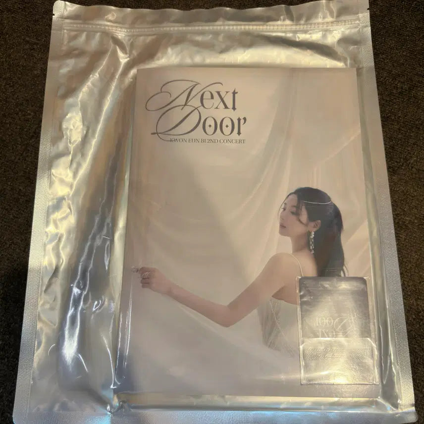 [BUNJANG] Kwon Eunbi NEXT DOOR Photobook (Sealed) / 권은비 포토북 NEXT DOOR 미개봉