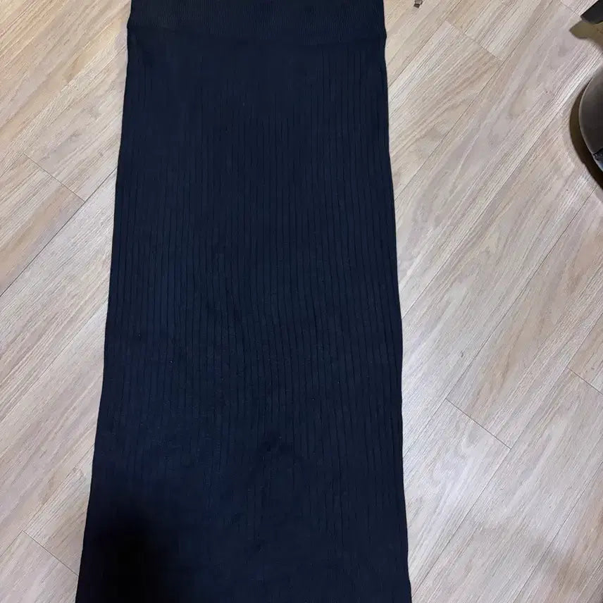 [BUNJANG] Black Ribbed Stretch Back Slit Long Skirt / 검정 밴딩 일자 롱스커트 뒷트임 골지 스판좋음 프리사이즈
