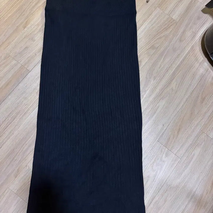 [BUNJANG] Black Ribbed Stretch Back Slit Long Skirt / 검정 밴딩 일자 롱스커트 뒷트임 골지 스판좋음 프리사이즈