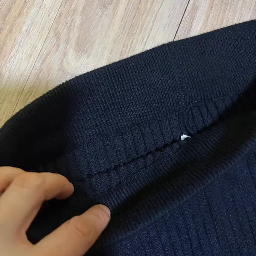[BUNJANG] Black Ribbed Stretch Back Slit Long Skirt / 검정 밴딩 일자 롱스커트 뒷트임 골지 스판좋음 프리사이즈