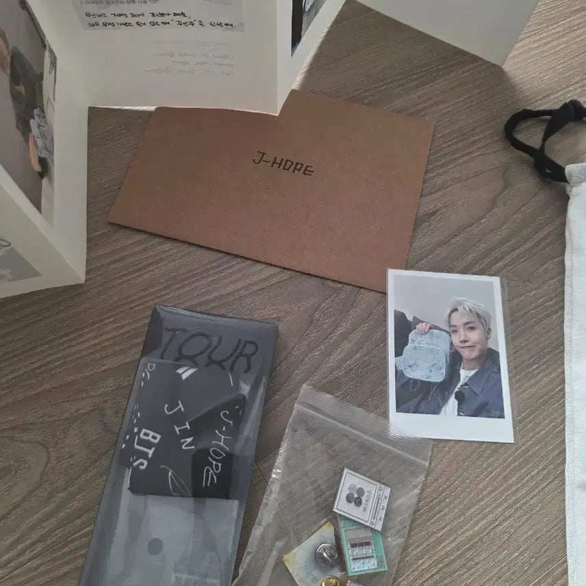 [SOLD OUT] 방탄소년단 BTS 제이홉 사바사백 호비가방 포카 로그포함