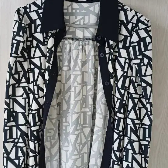 [BUNJANG] VINAKURY Pattern Blouse / VINAKURY 패턴 블라우스