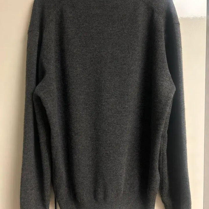 [SOLD OUT] 브라운야드 브이넥니트 차콜 3