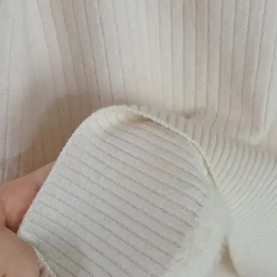 [BUNJANG] Gold Button Knit Ivory / 니트 아이보리 골드버튼 장식