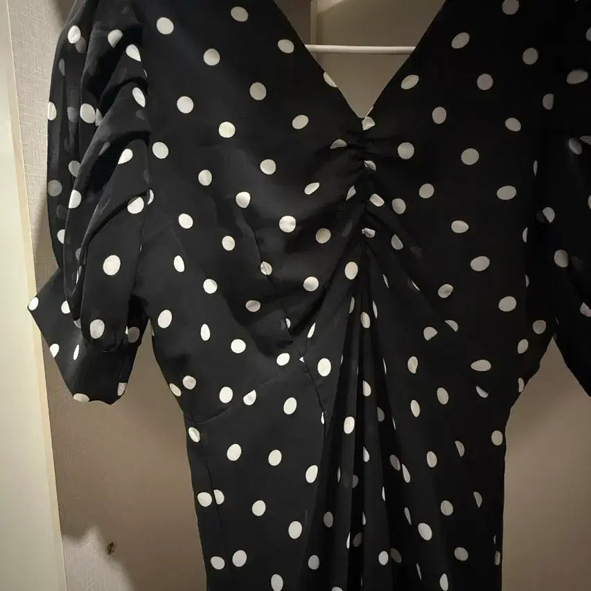 [BUNJANG] Black Dot V-Neck Puff Sleeve Long Dress / 블랙 도트 브이넥 퍼프 반팔 롱 원피스