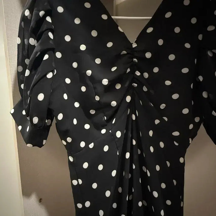 [BUNJANG] Black Dot V-Neck Puff Sleeve Long Dress / 블랙 도트 브이넥 퍼프 반팔 롱 원피스