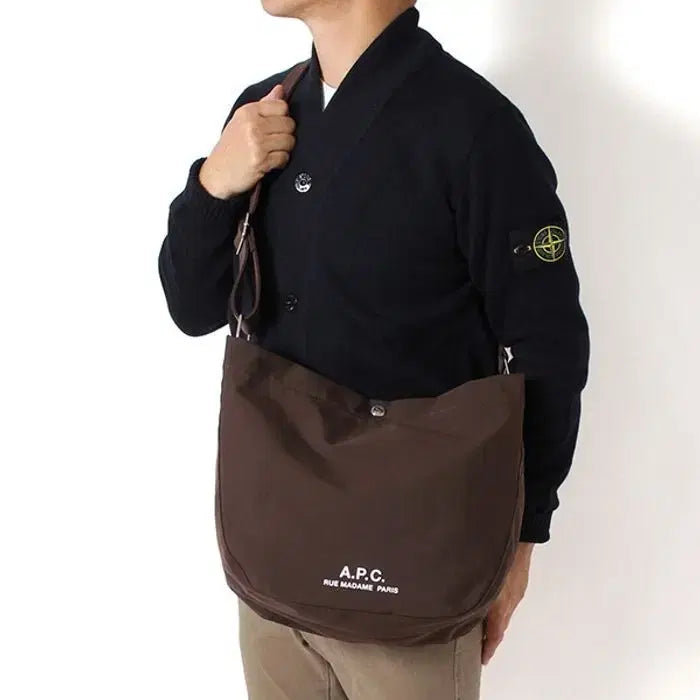 [SOLD OUT] (새상품60%할인)APC 아페쎄 정품 저널 브라운 숄더백