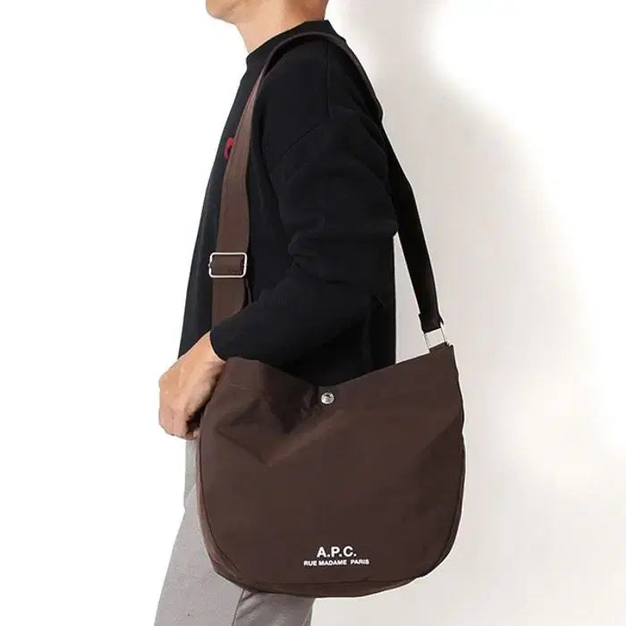 [SOLD OUT] (새상품60%할인)APC 아페쎄 정품 저널 브라운 숄더백