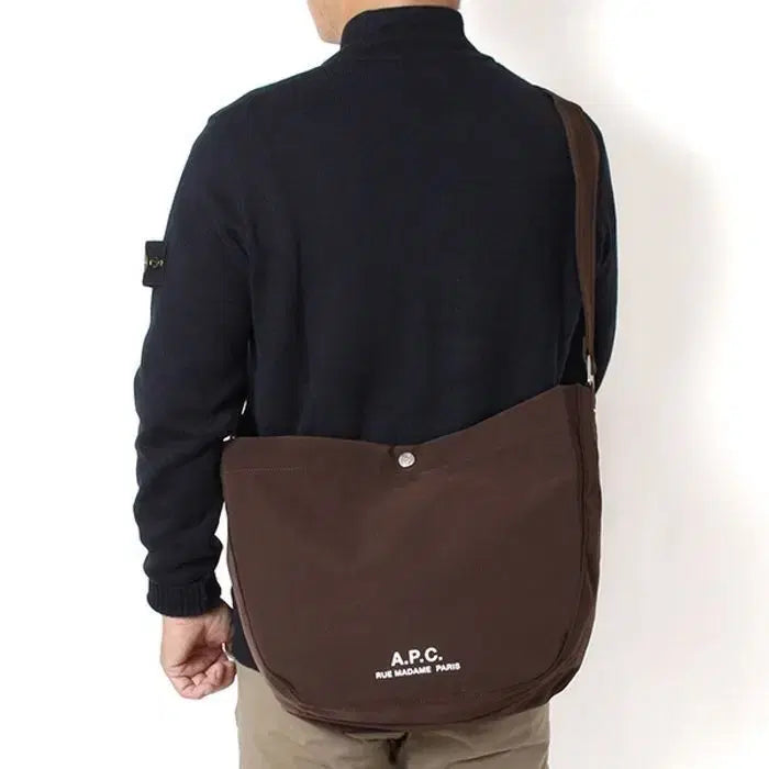 [SOLD OUT] (새상품60%할인)APC 아페쎄 정품 저널 브라운 숄더백