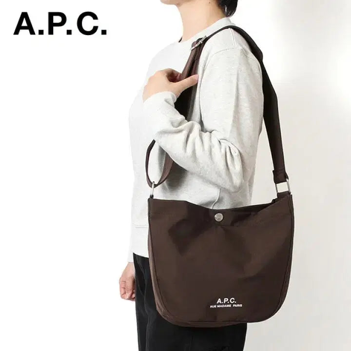 [SOLD OUT] (새상품60%할인)APC 아페쎄 정품 저널 브라운 숄더백