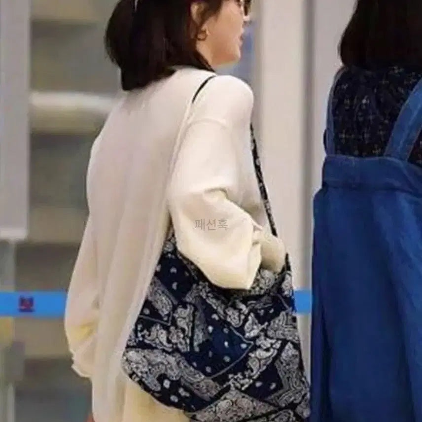 [SOLD OUT] 거의새것)이미스 페이즐리 에코백 네이비