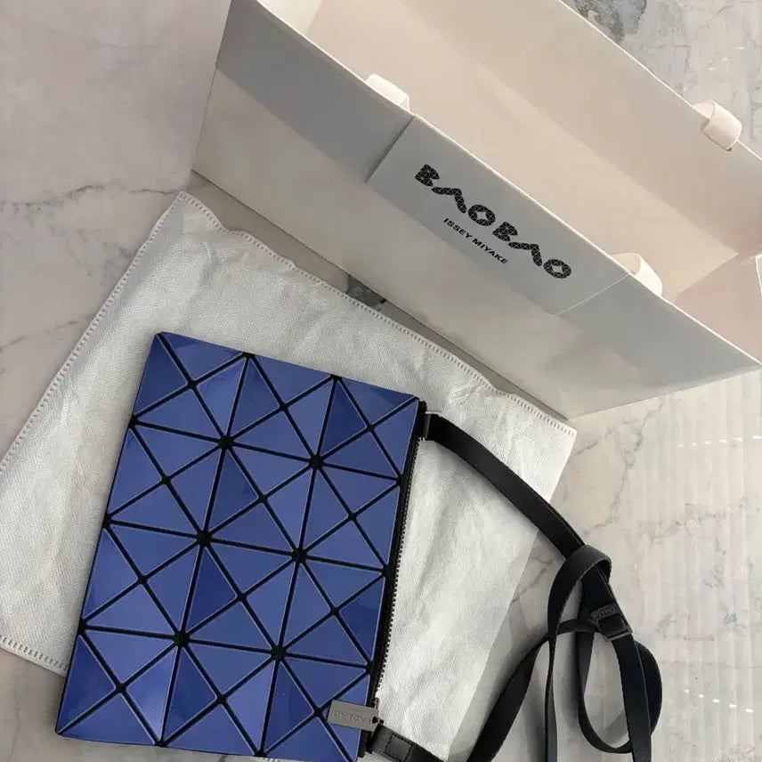 [SOLD OUT] 바오바오 루센트 블루투톤 크로스백 + 쇼핑백+보증서