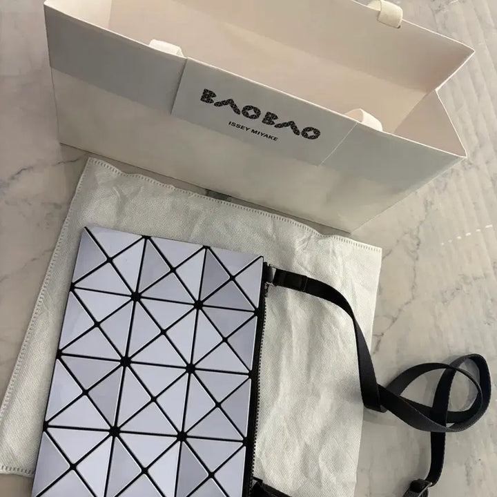 [SOLD OUT] 바오바오 루센트 블루투톤 크로스백 + 쇼핑백+보증서