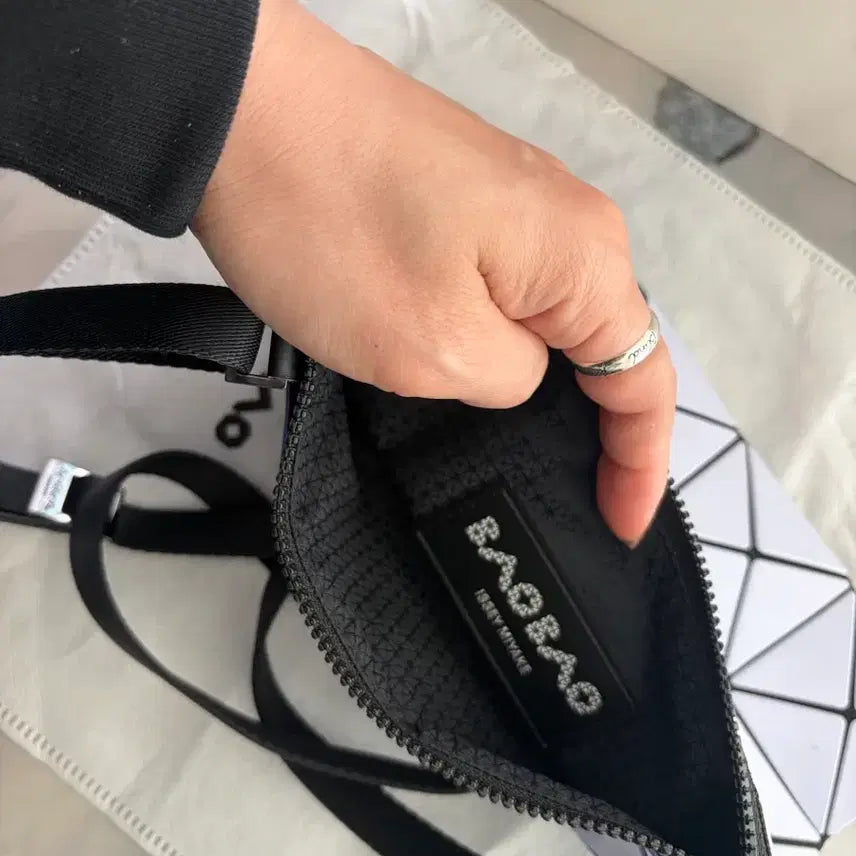 [SOLD OUT] 바오바오 루센트 블루투톤 크로스백 + 쇼핑백+보증서